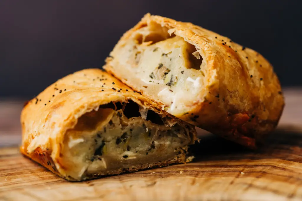 Potato, Leek, Cheddar & Brie V’Rolls (V)